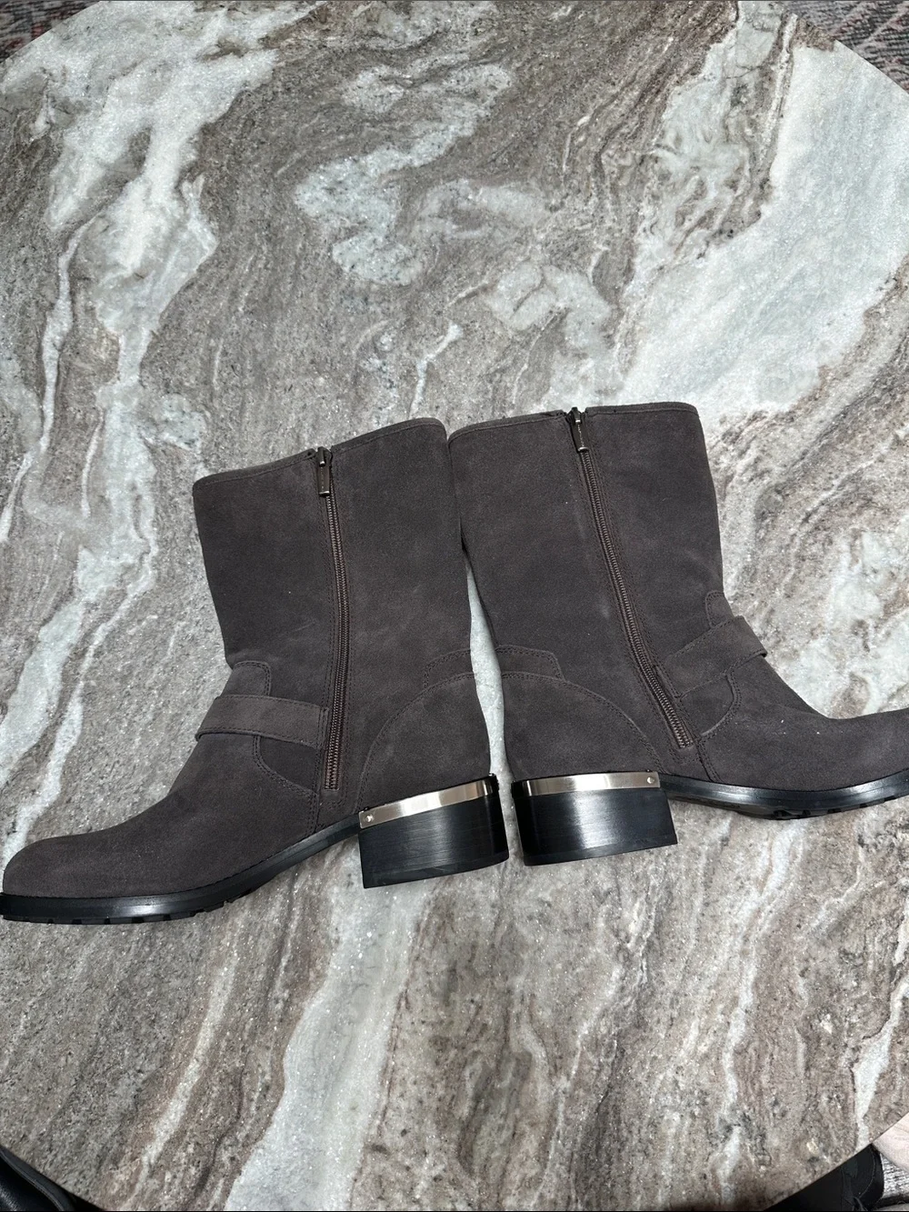 NEW Vince Camuto VC-Windy Motorcycle Suede Ankle Boots Womens Sz 8.5 Tuscan Gra